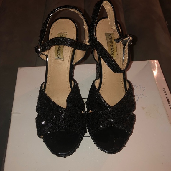 Black Sequin Wedge - Picture 3 of 4